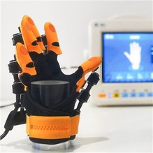 Kézujjtorna-stimuláló kesztyű stroke-os betegeknek